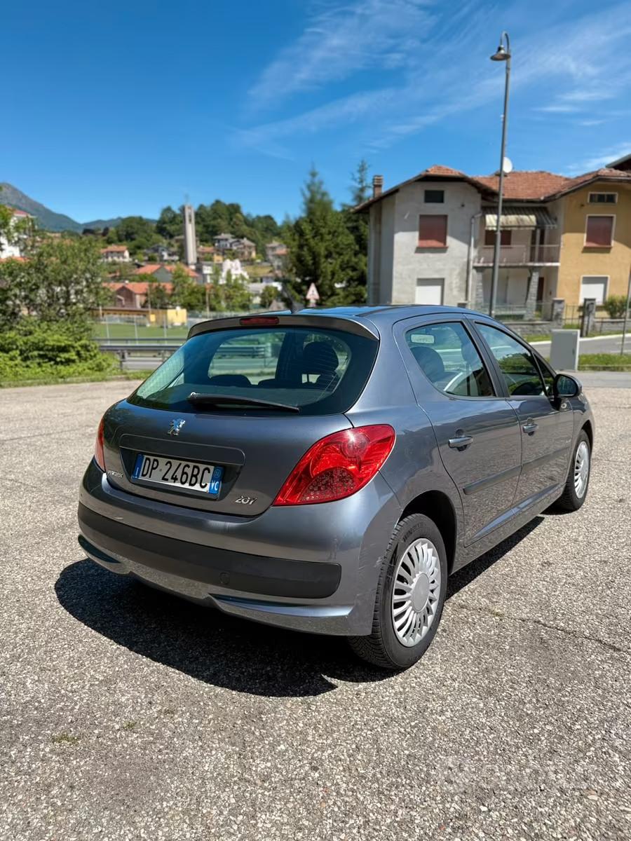 Peugeot 207 neopatenati