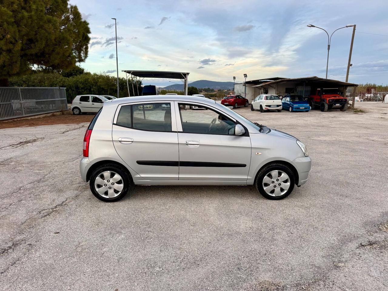 Kia Picanto 5porte 1.0 Benzina 60cv Neopatentati