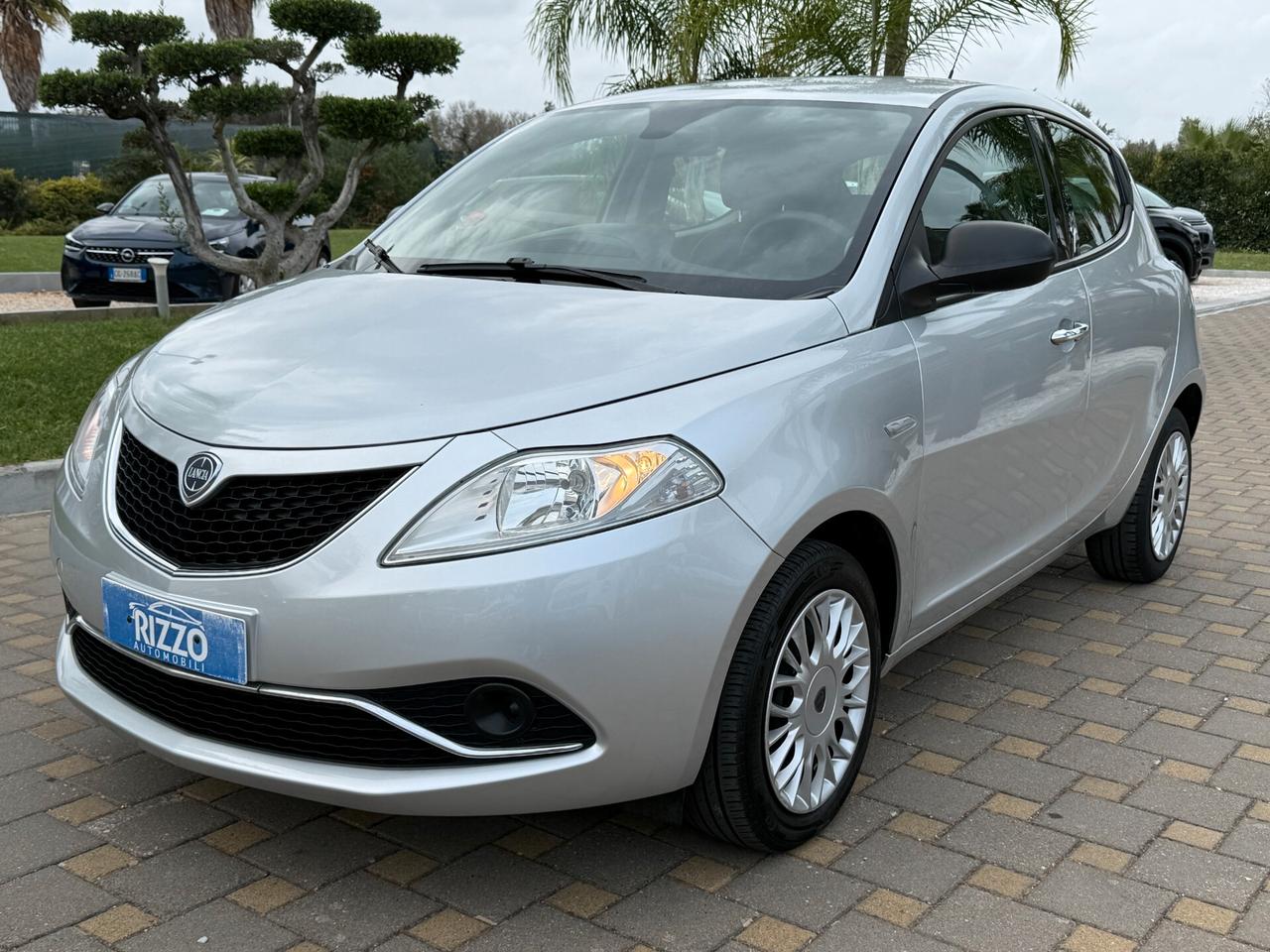 Lancia Ypsilon 1.2 69 CV 5 porte Unyca