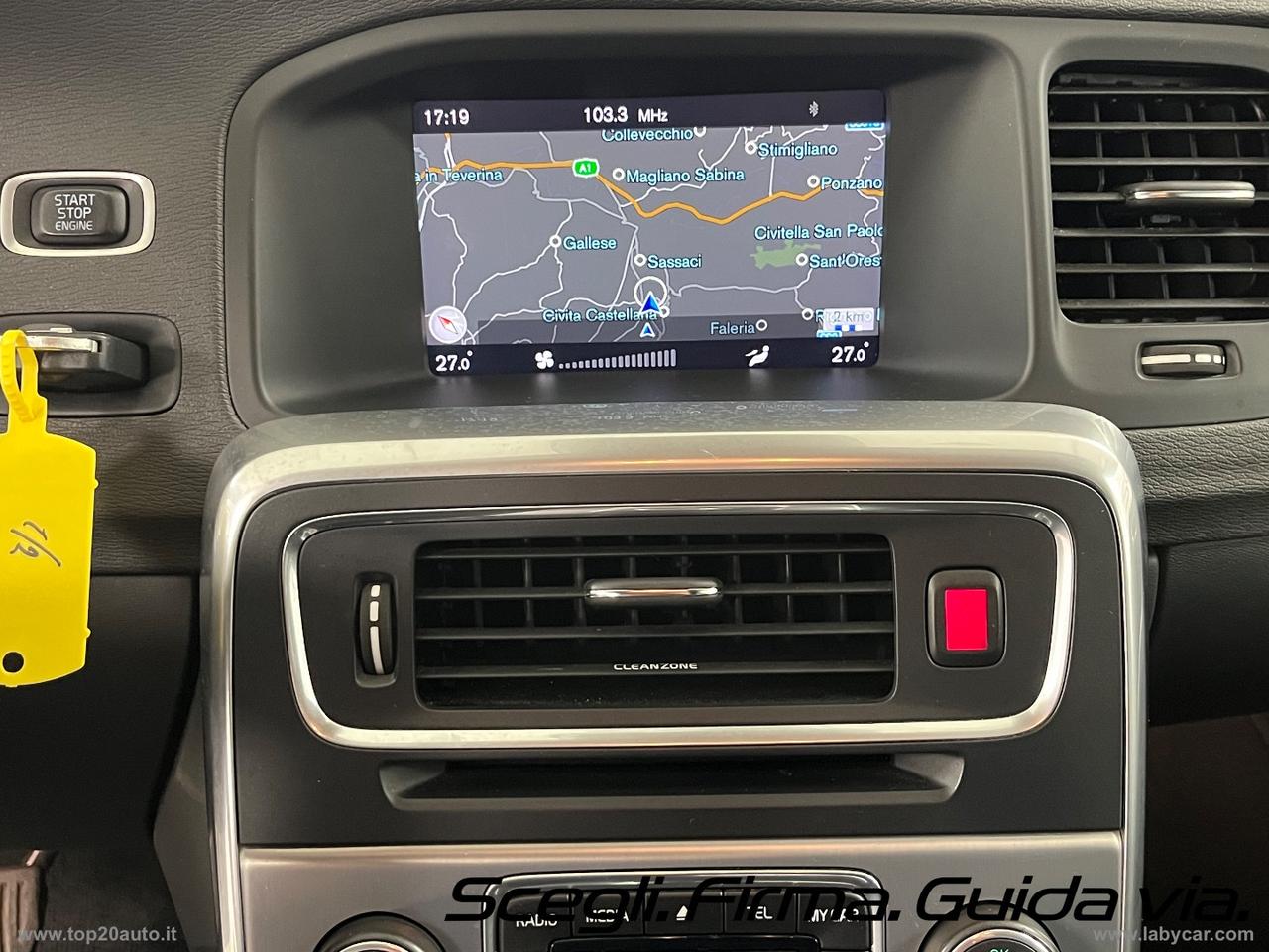 VOLVO V60 Cross Country D3 Geartronic Momentum