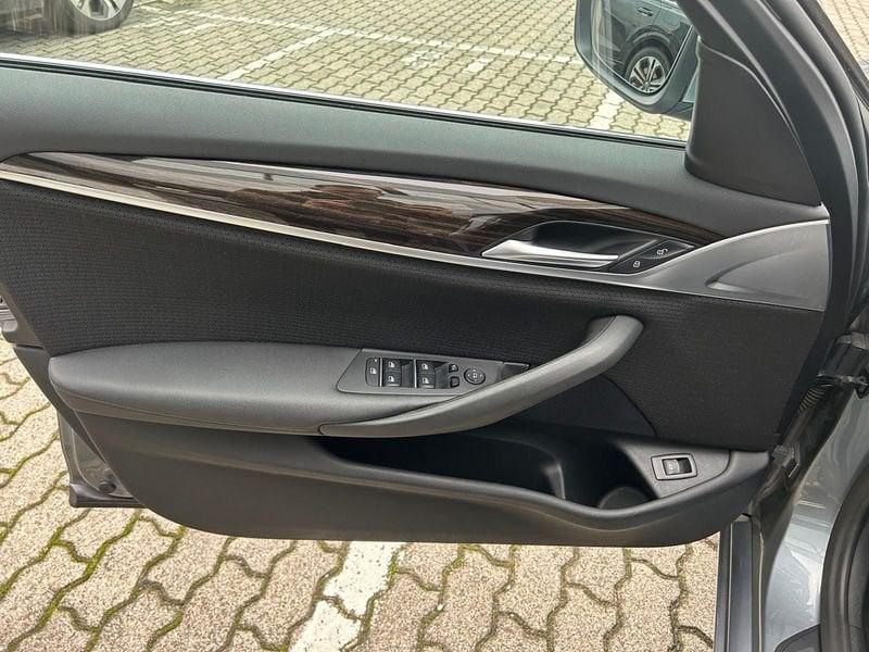 BMW Serie 5 520d Touring mhev 48V xdrive Business auto