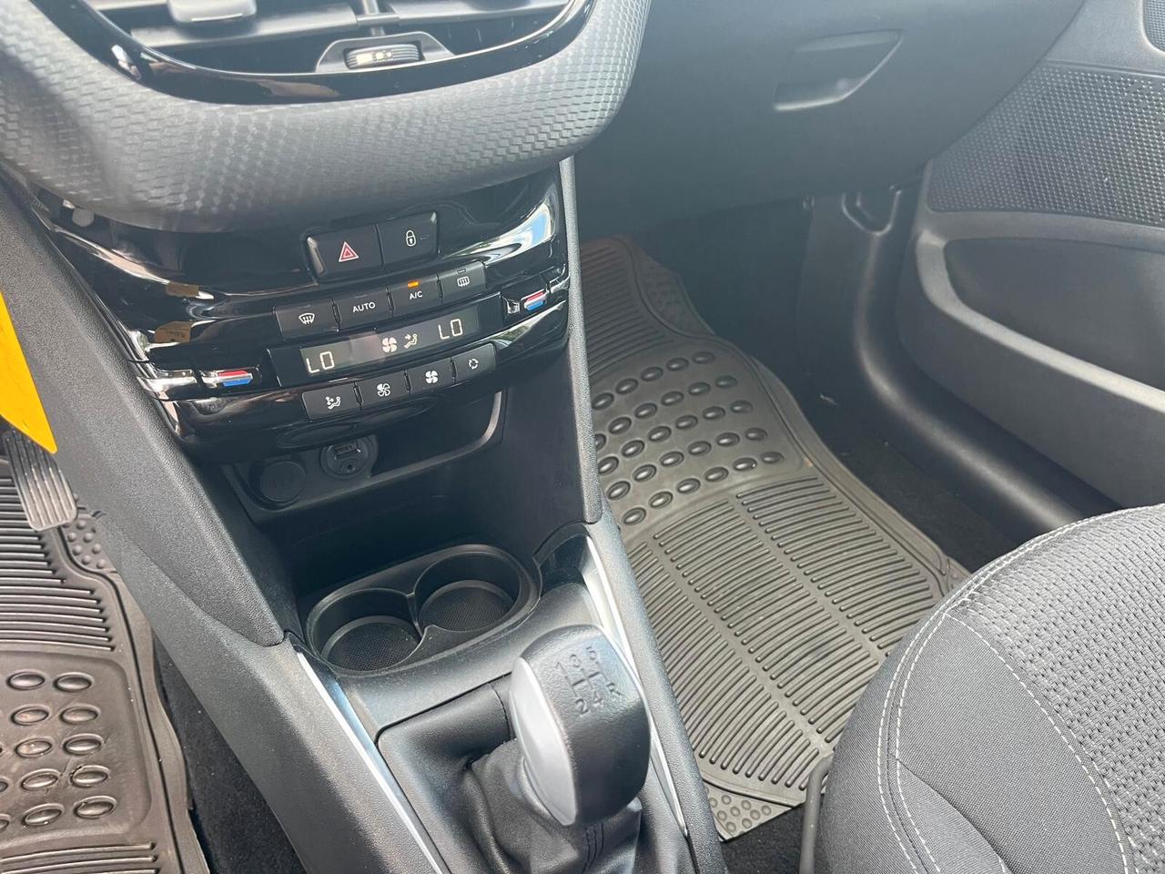 Peugeot 208 1.2 benz. Allure NEOPATENTATI COME NUOVA