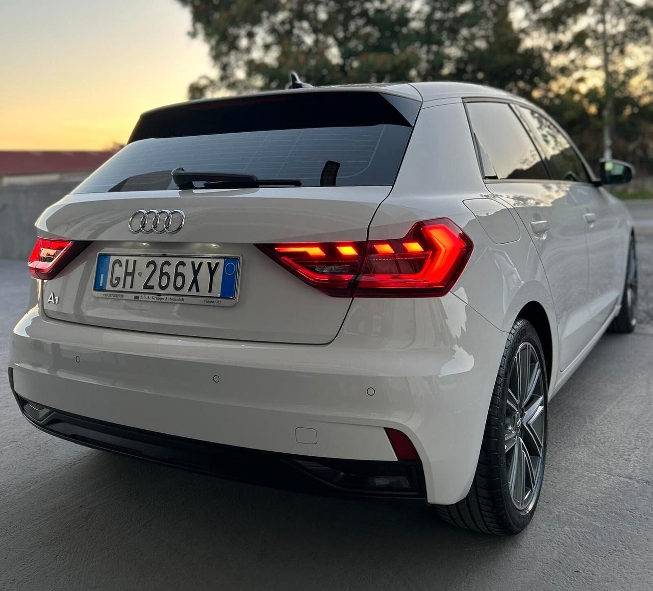 Audi A1 SPB 35 TFSI S tronic Identity Black