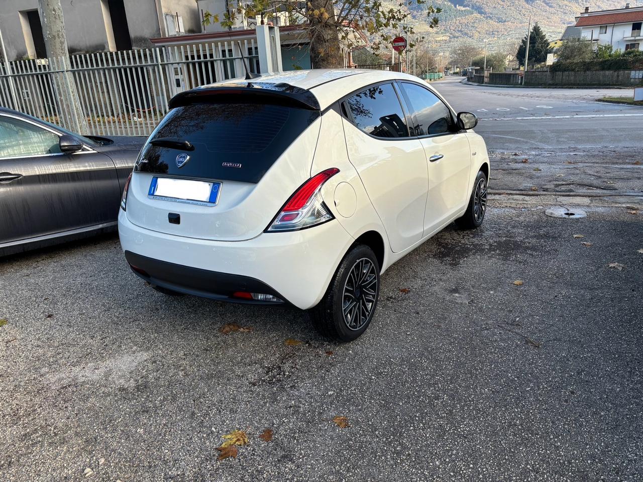 Lancia Ypsilon 1.0 FireFly 5 porte S&S Hybrid Ecochic Gold