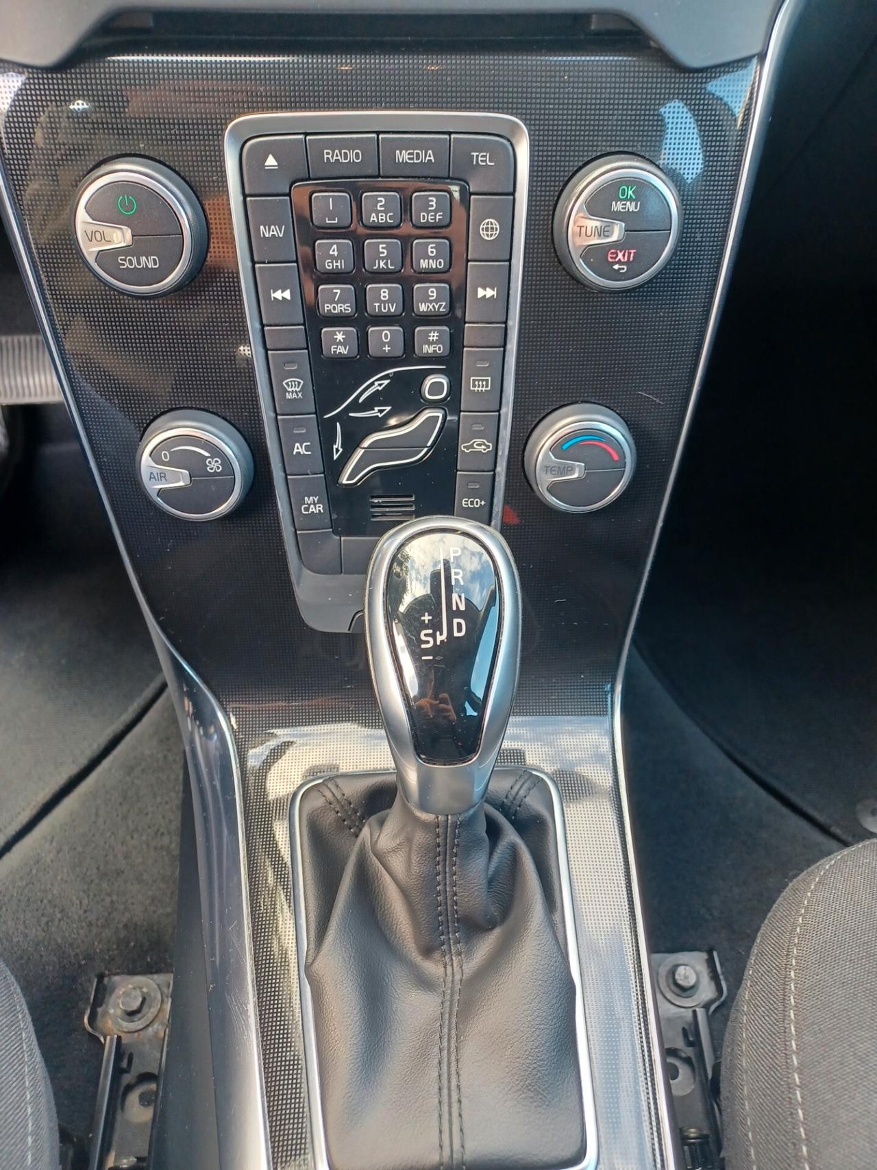 Volvo V40 D3 Geartronic Momentum ANNO 2017