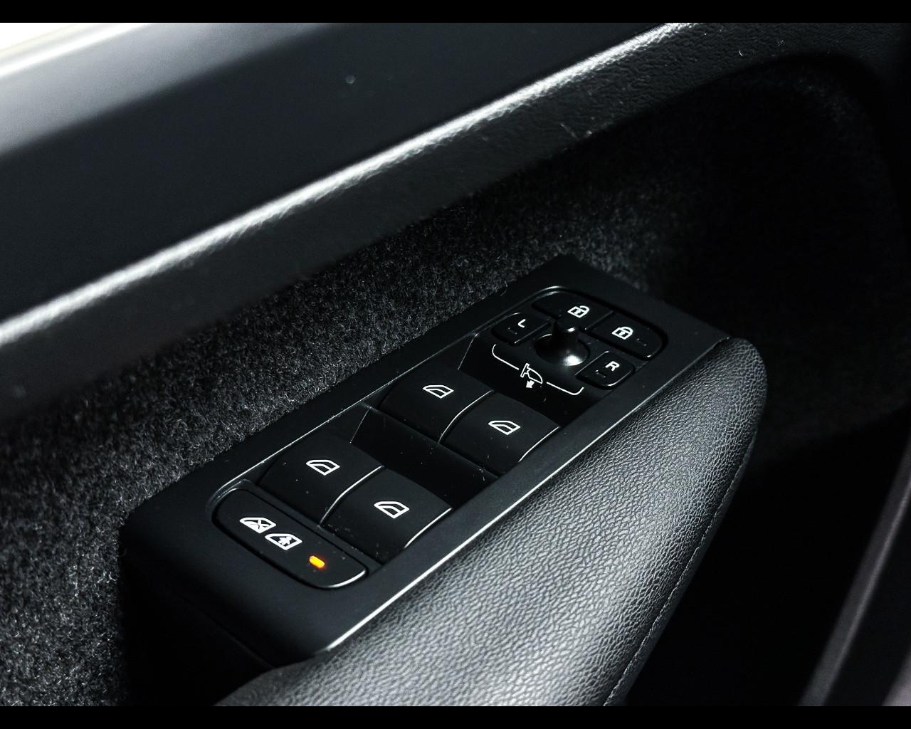 VOLVO XC40 (2017-->) - XC40 B3 automatico Core