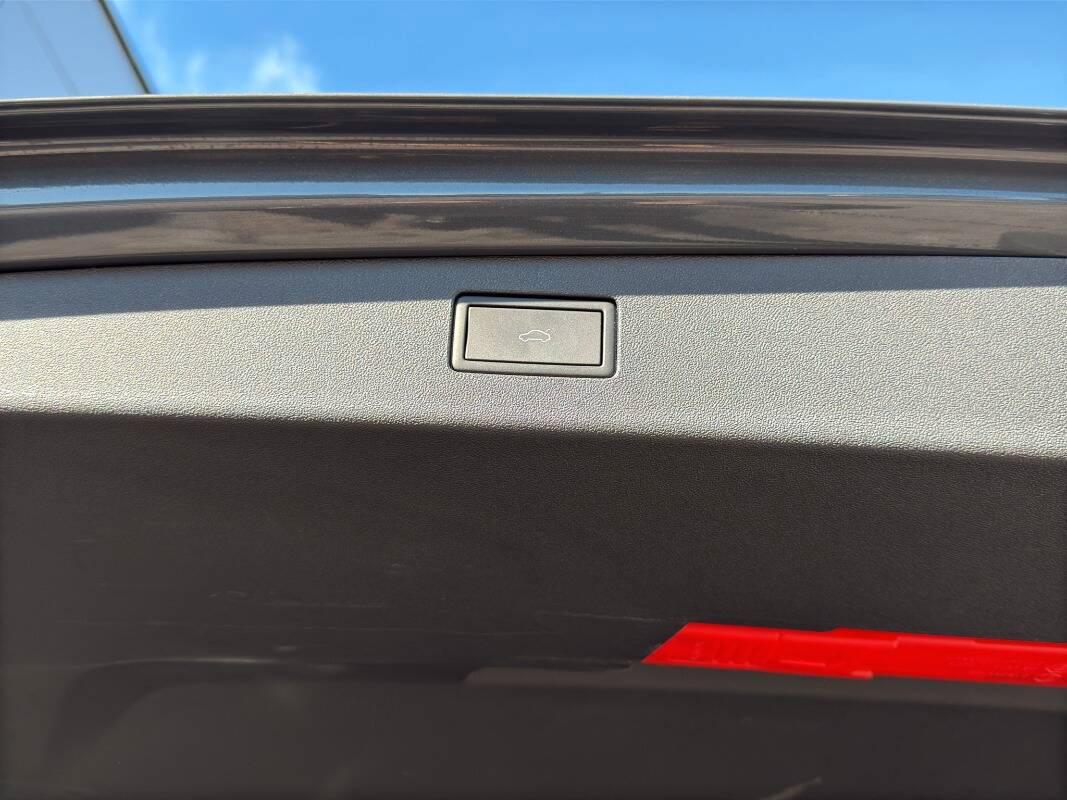 Volkswagen Tiguan 2.0 tdi R-Line 150cv dsg Con NAVIGATORE