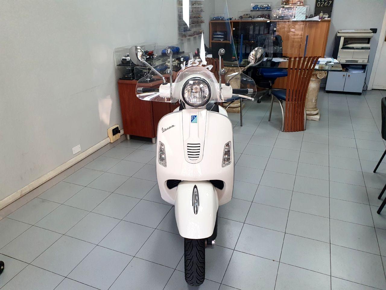 Vespa 300 GTS Super