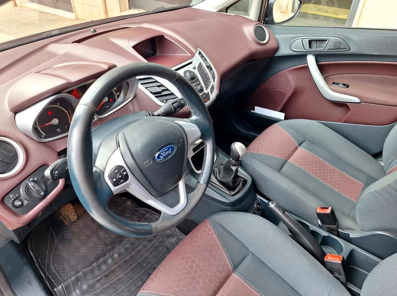 Ford Fiesta 1.4 TDCi 5p. Titanium