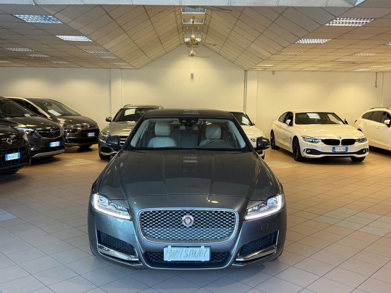 Jaguar XF 2.0 D 180CV 4X4 automatica Pure Business