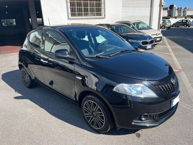 Lancia Ypsilon Ypsilon 1.0 FireFly 5 porte S&S Hybrid Silver