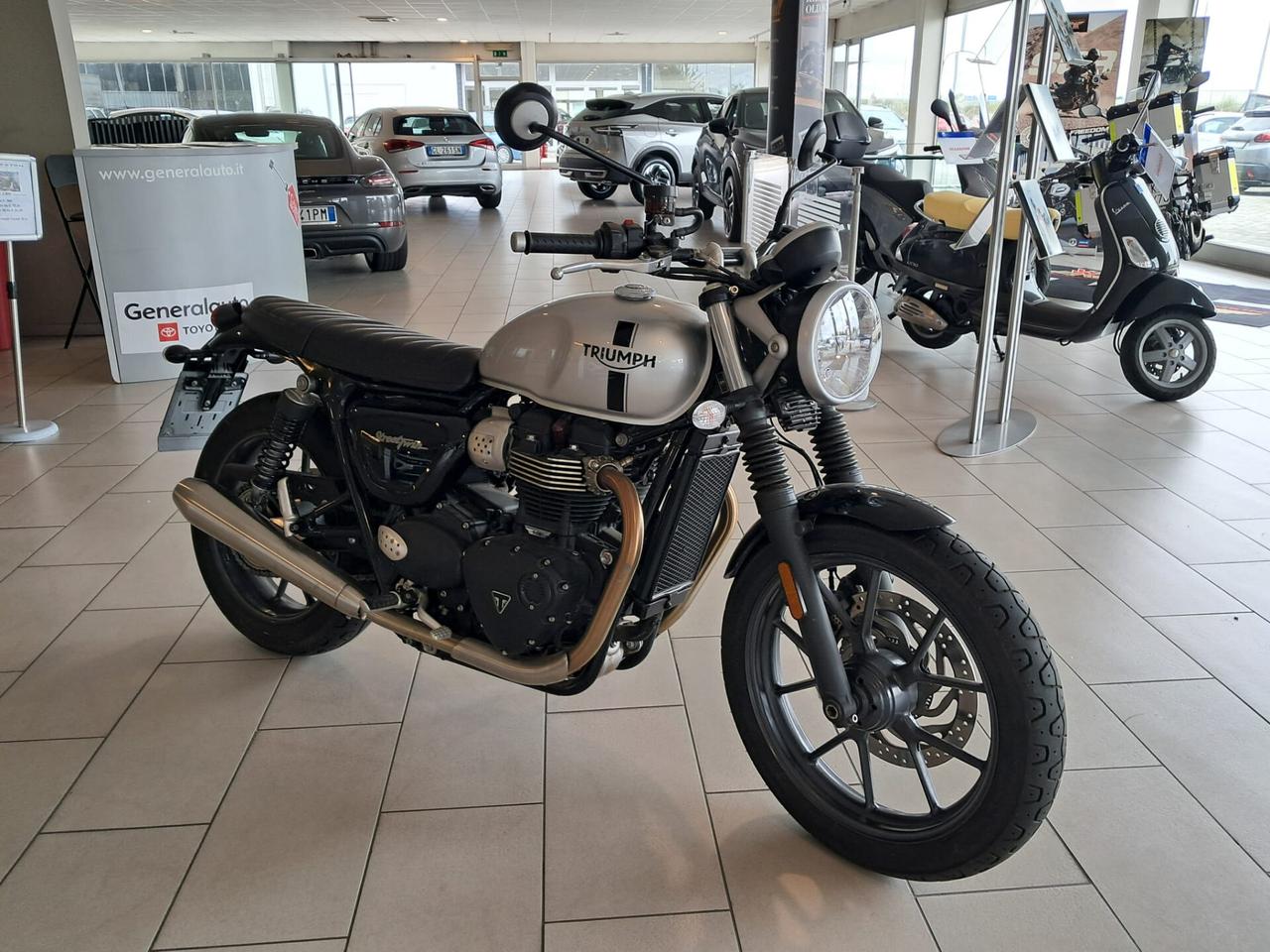 Triumph Street Twin 900