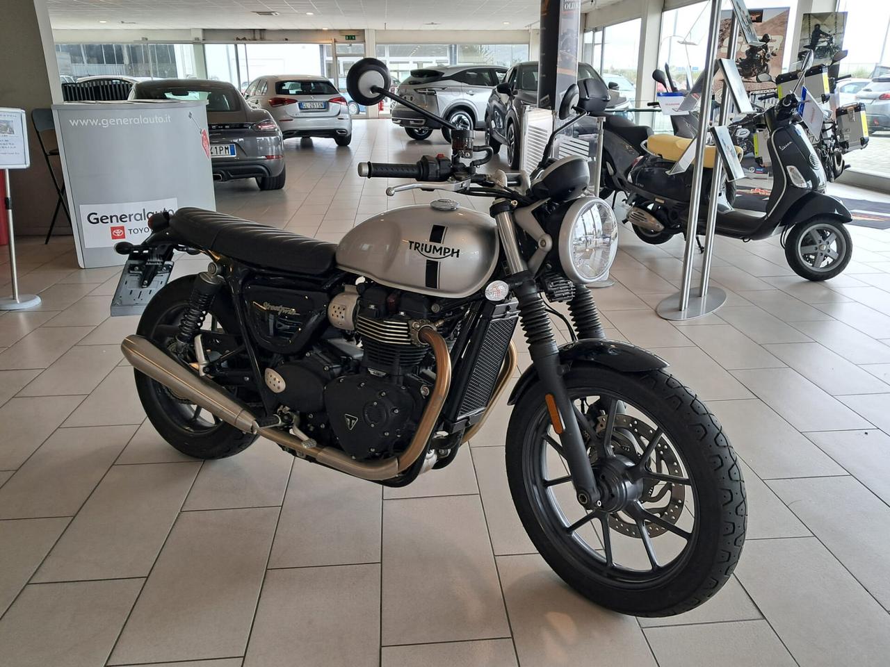 Triumph Street Twin 900