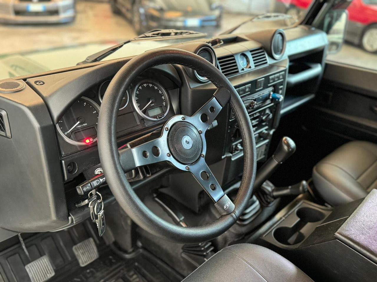 Land Rover Defender 90 2.2 TD4