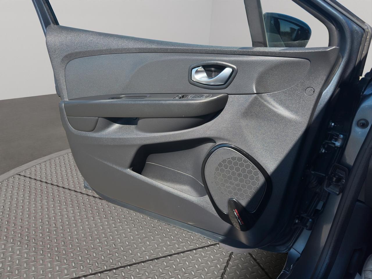 Renault Clio dCi 8V 75 CV Start&Stop 5 porte Energy Duel