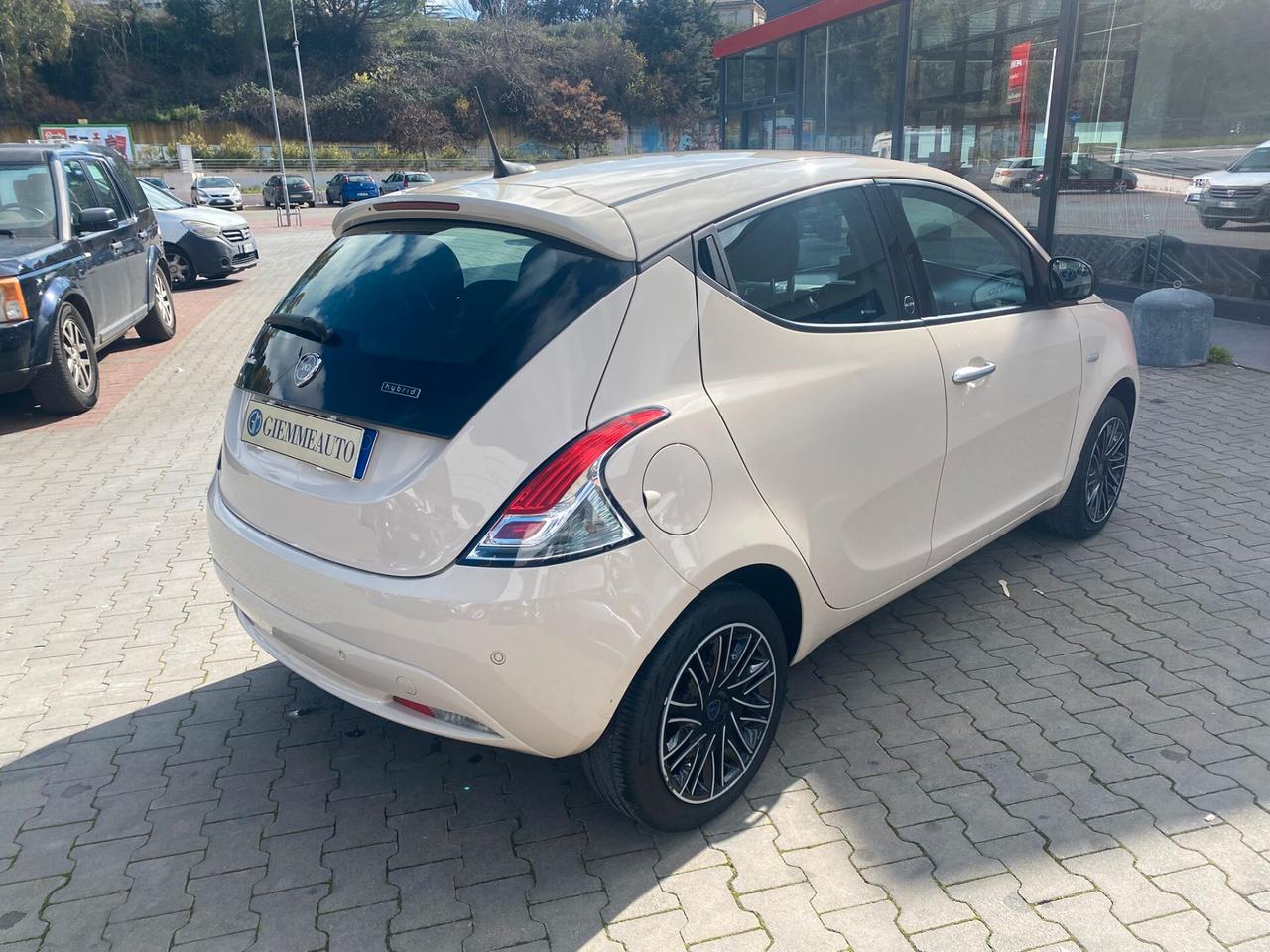 Lancia Ypsilon 1.0 FireFly 5 porte S&S Hybrid Ecochic Silver