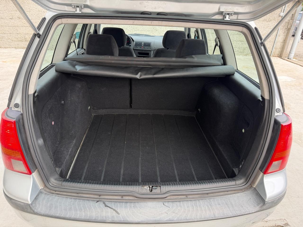 VW GOLF 1.6 BENZINA EURO4 NEOPATENTATI UNI PROP