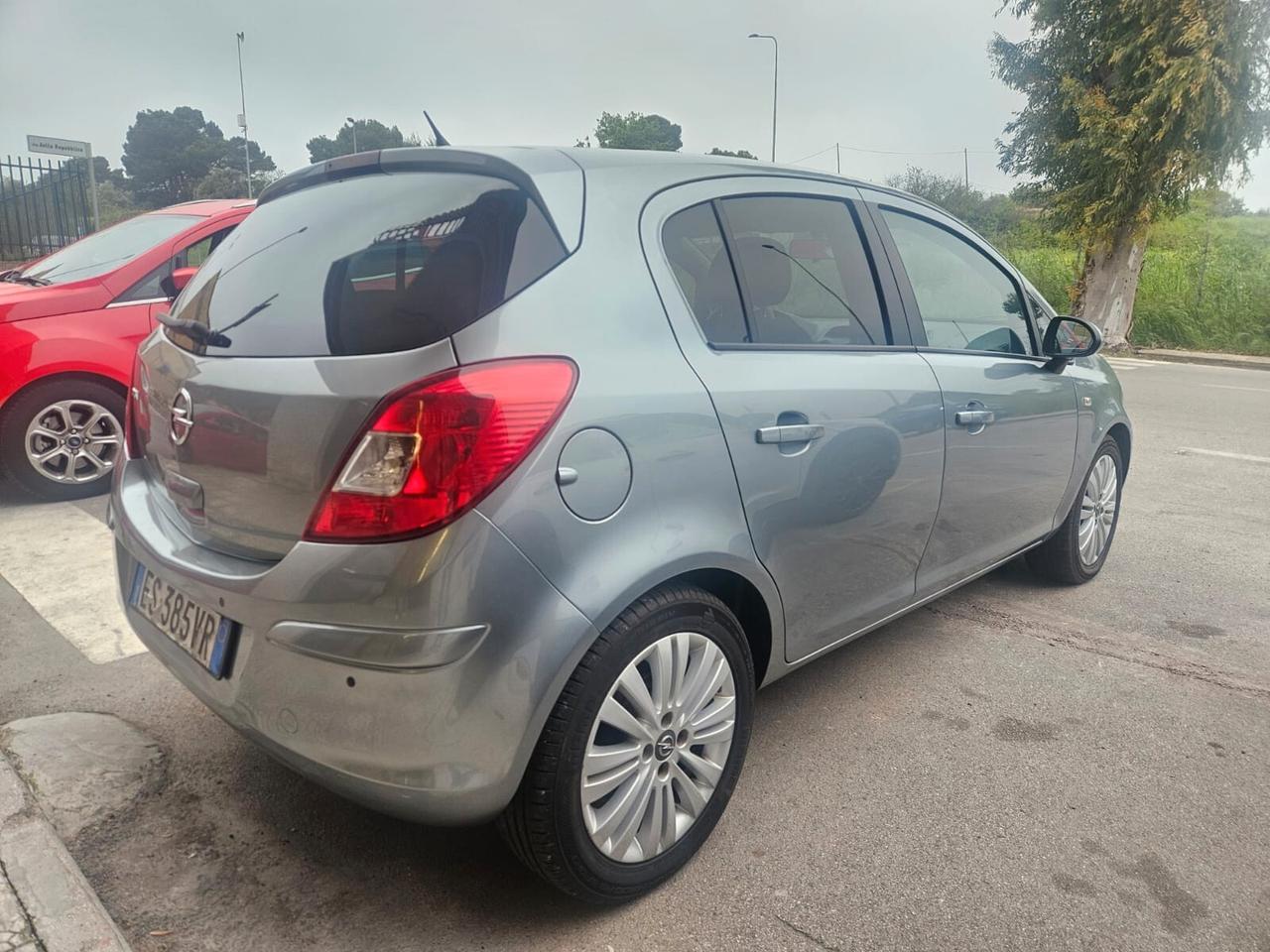 Opel Corsa 5P COSMO 1.2 BENZ. GPL