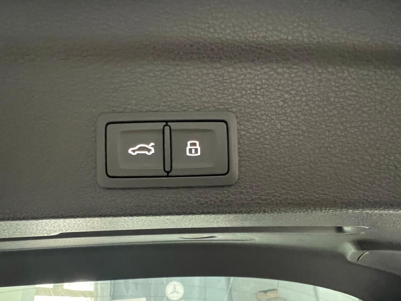 Audi Q3 35 TDI Identity Black