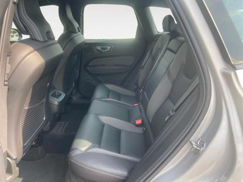 VOLVO XC60 2.0 b4 R-design AwD AuTo
