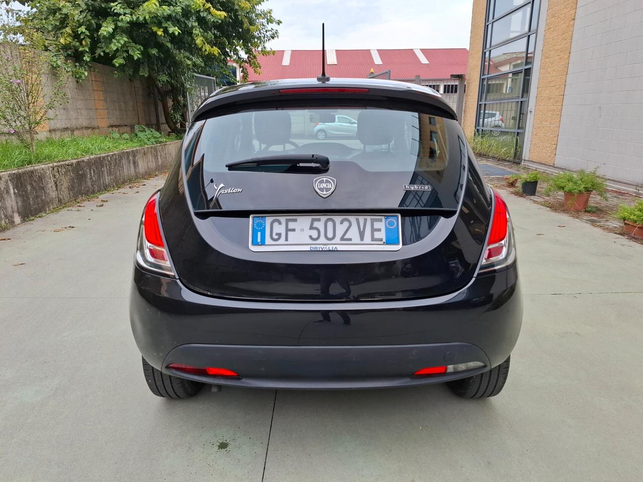 Lancia Ypsilon 1.0 FireFly 5 porte S&S Hybrid Ecochic Silver