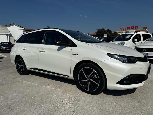 TOYOTA Auris Touring Sports 1.8 Hybrid Black Edition CVT