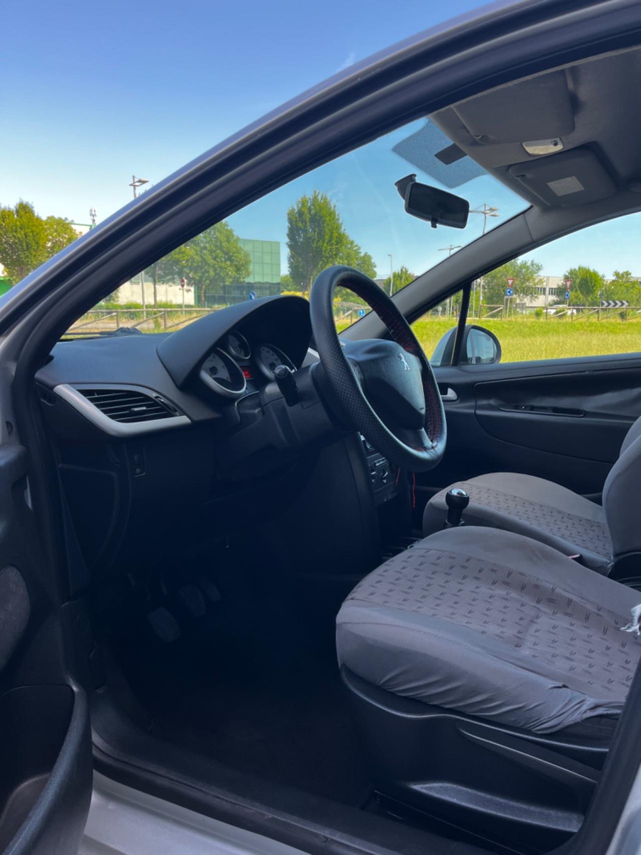 Peugeot 207 1.4 HDi 70CV Neopatentati