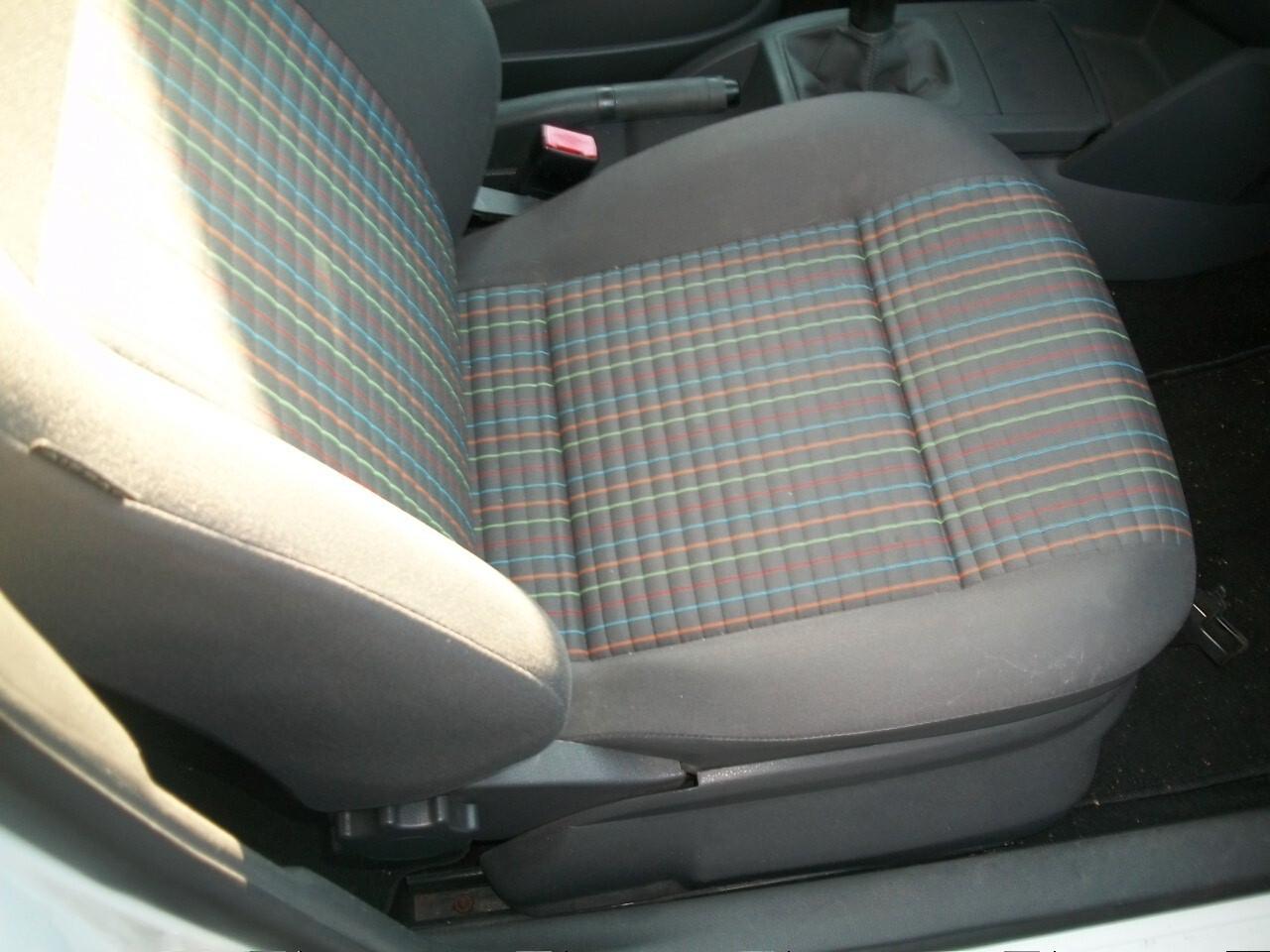 Volkswagen Polo 1.2/60CV 5p. United CC 1200 EURO 04 BENZINA KM 199500 SI NUOVI PATENTATI GARANZIA UN ANNO