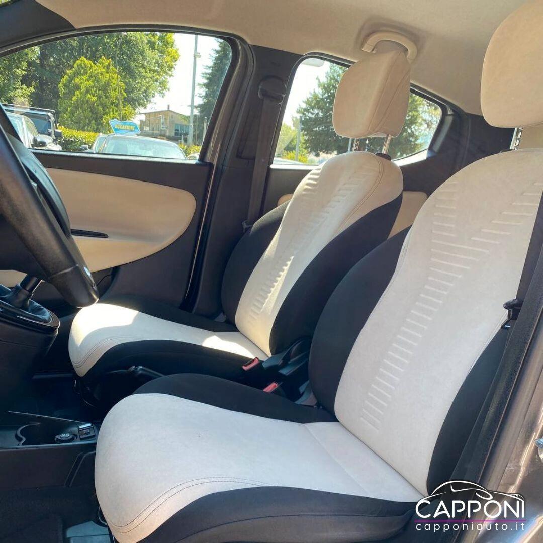 Lancia Ypsilon 0.9 - OK NEOPATENTATI