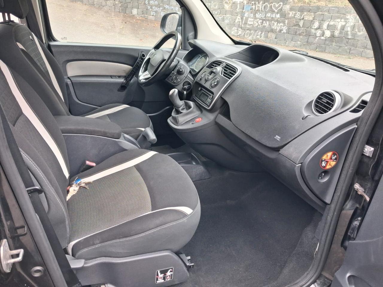 Renault Kangoo Pianale ribassato con rampa disabili in carrozzina