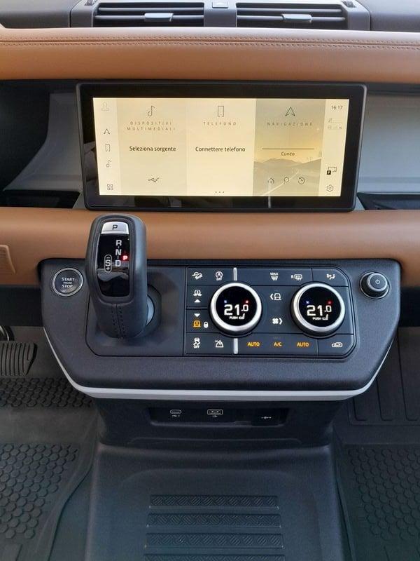 Land Rover Defender 3.0D I6 250 110 X-Dynamic SE AWD auto.