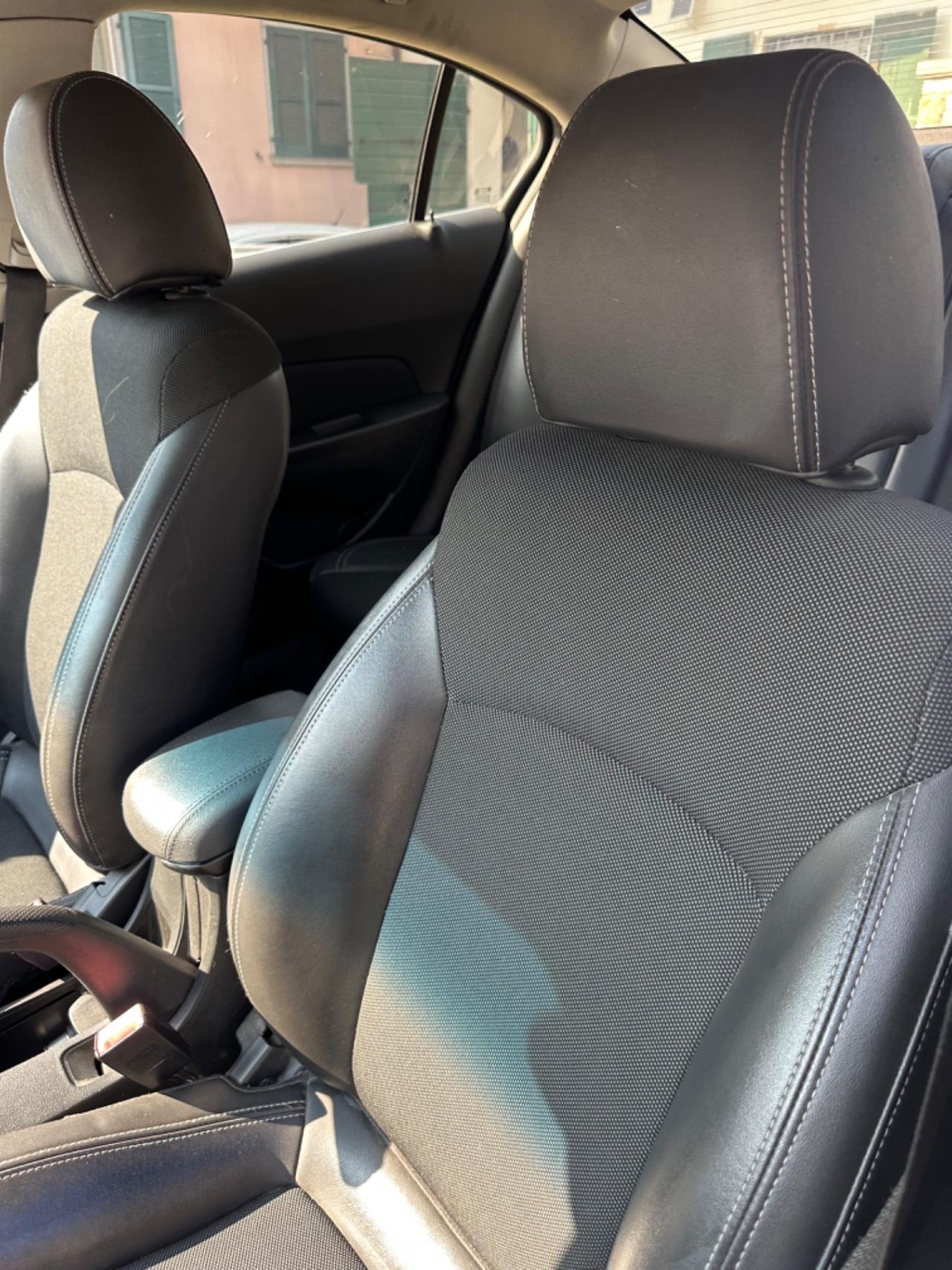 Chevrolet CRUZE 1.7 Diesel 5P LT KMCERT UNICOPR