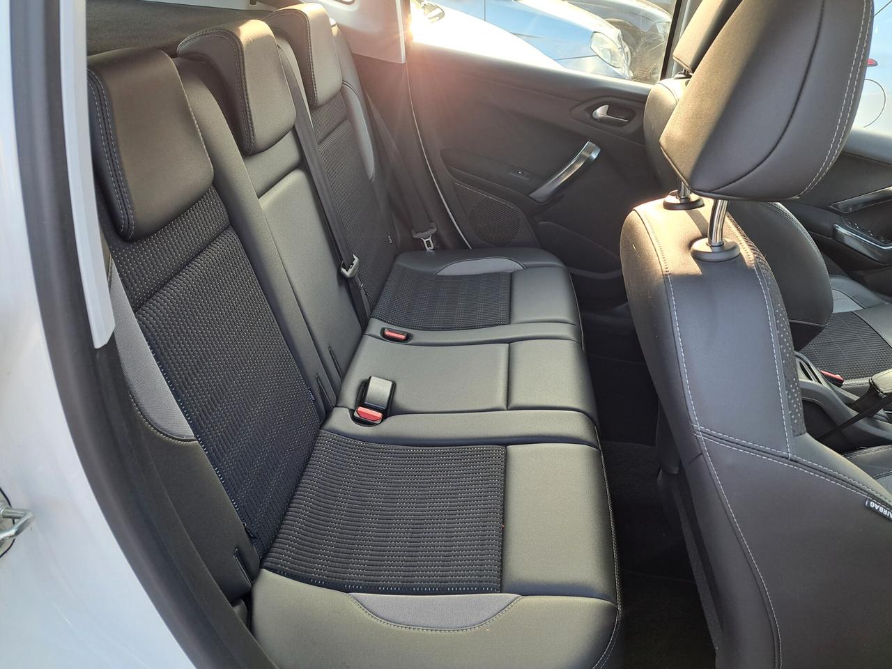 Peugeot 2008 1.6 e-HDi 92 CV Stop&Start Allure