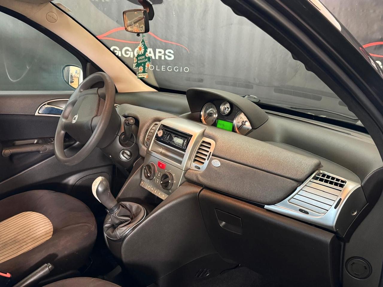 Lancia Ypsilon 1.3 MJT 75 CV Argento