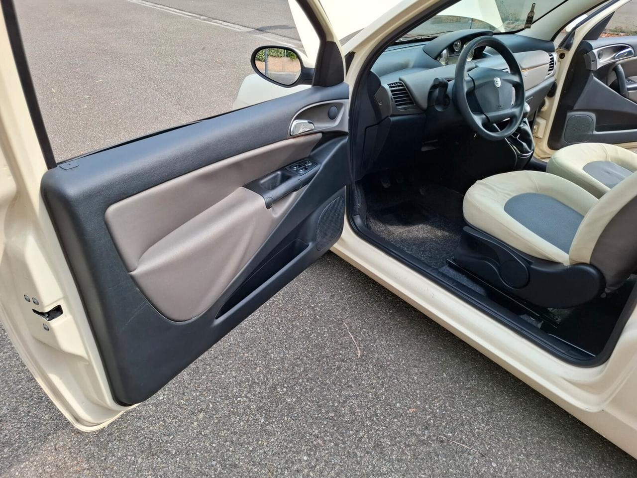 Lancia Ypsilon 1.2 benzina SOLAMENTE 93.000 KM