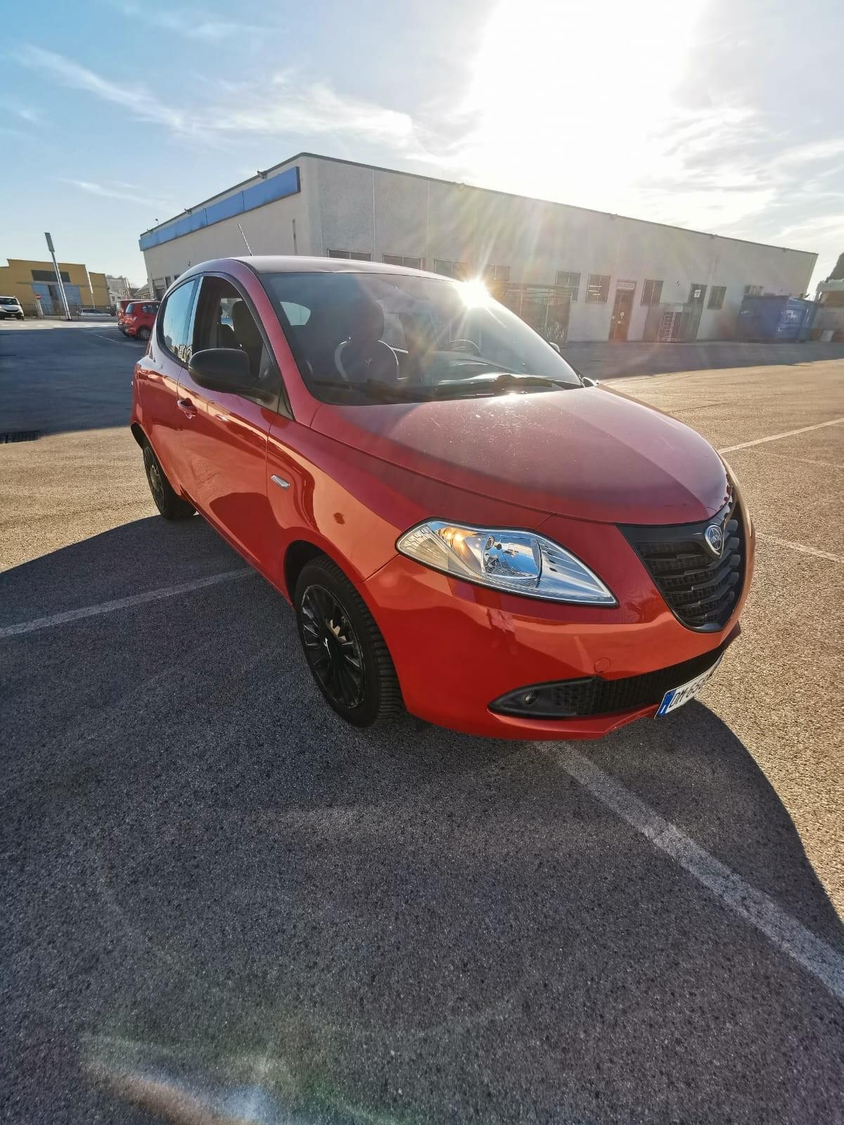Lancia Ypsilon 1.3 MJT 16V 95 CV 5P. S&S Silver