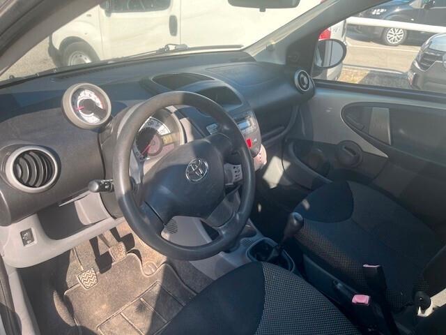 Toyota Aygo 1.0 12V VVT-i 5 porte Sol