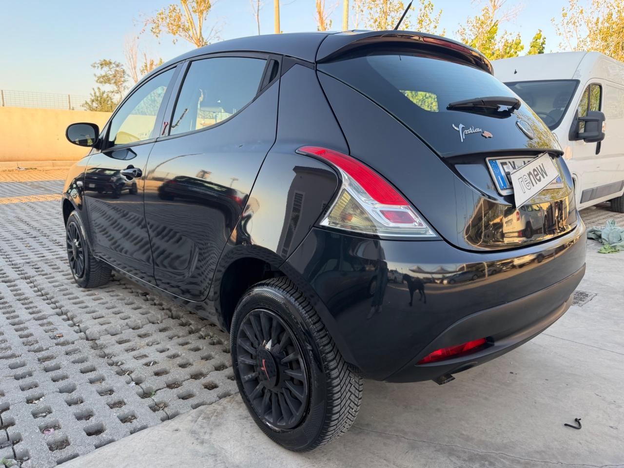 Lancia Ypsilon 0.9 TwinAir 85 CV 5 porte Metano Ecochic Gold