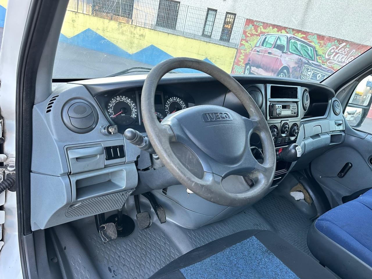 Iveco 35c15 con pedana