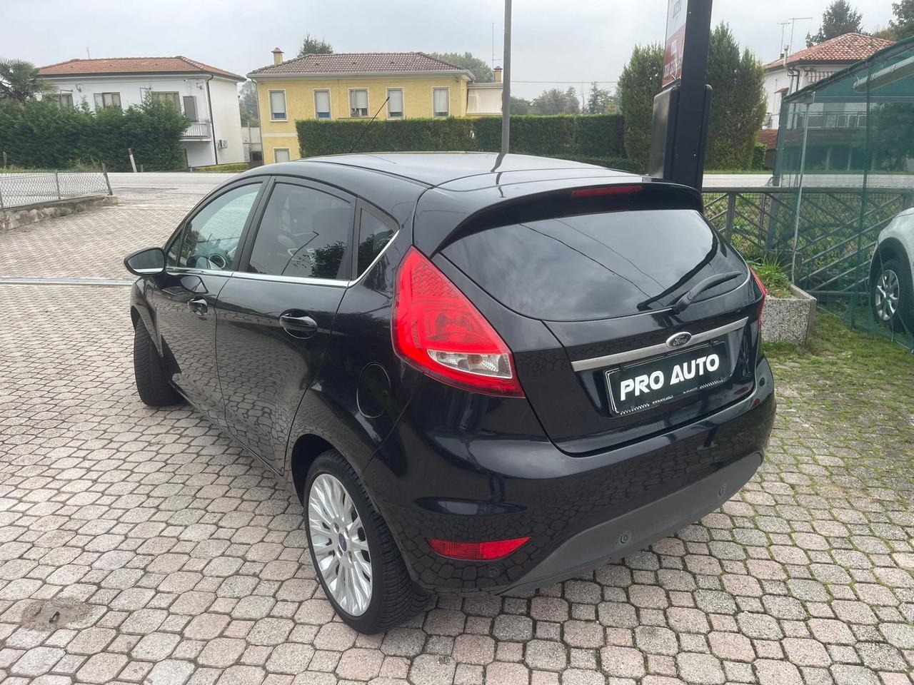 Ford Fiesta 1.4 5 porte Bz.- GPL Titanium