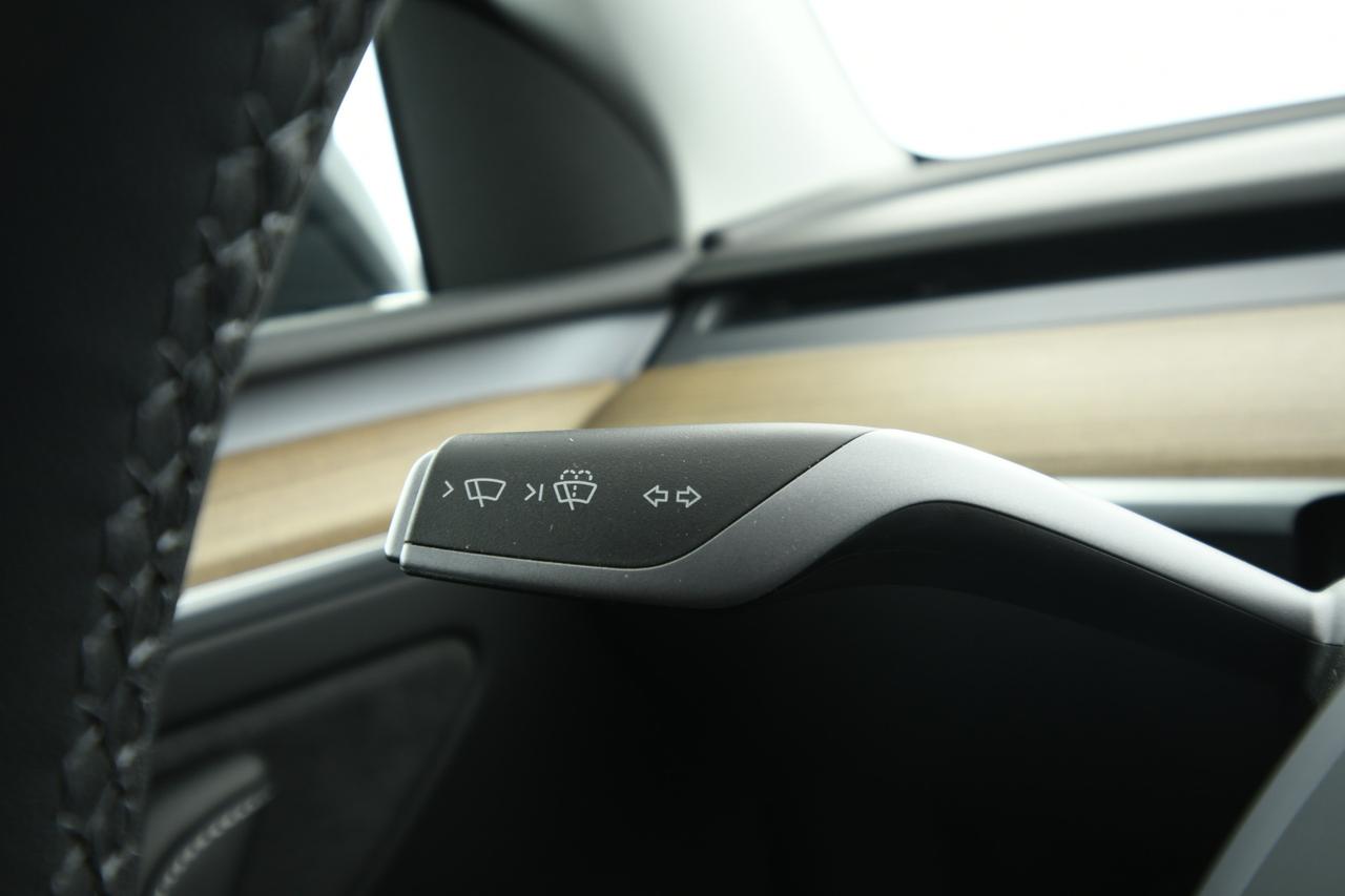 TESLA Model Y Long Range Dual Motor awd + AUTOPYLOT MAX