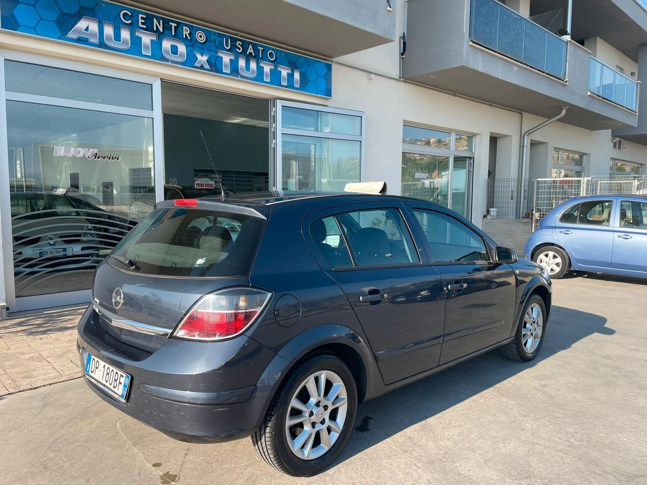 Opel Astra 1.4 16V Twinport 5 porte Enjoy
