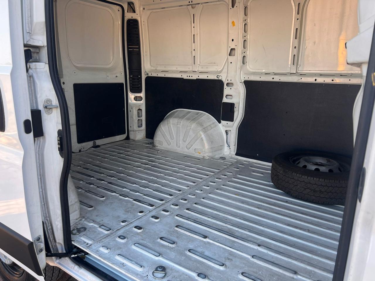 Peugeot Boxer 328 2.2 BlueHDi 120 S&S PC-TN Furgone