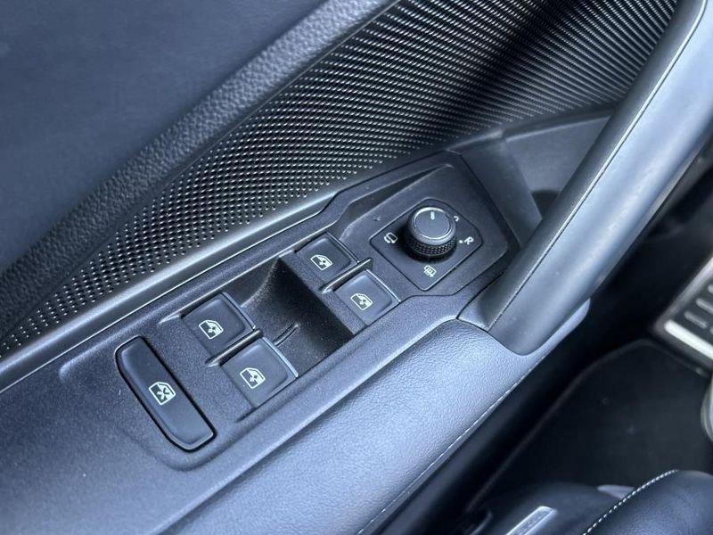 Volkswagen Tiguan 2.0 TDI 150cv DSG R-Line UFF. ITALIA * 27 MILA KM