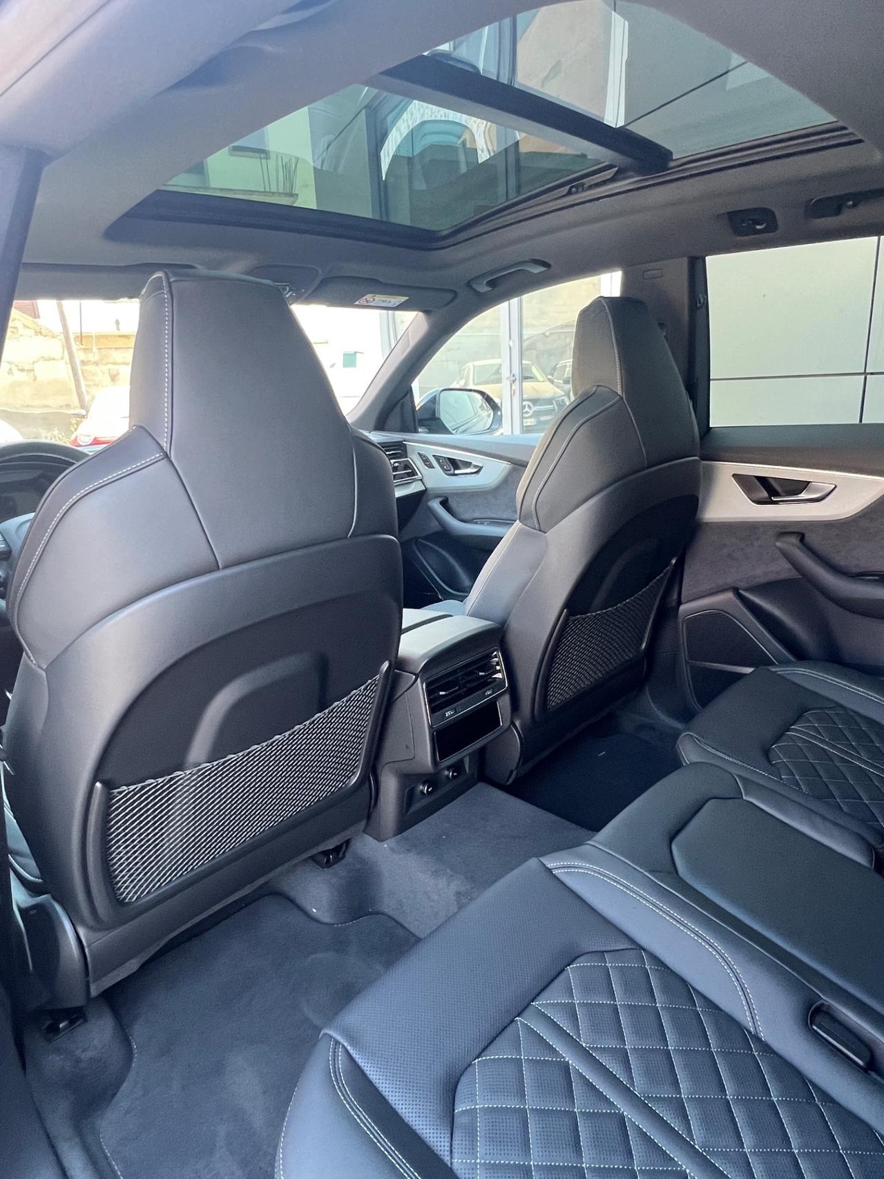 Audi Q8 50 TDI S-Line possibilità noleggio no scoring