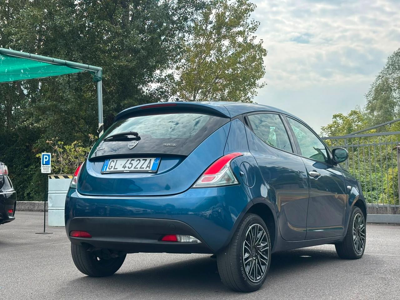Lancia Ypsilon 1.0 FireFly 5 porte S&S Hybrid Silver