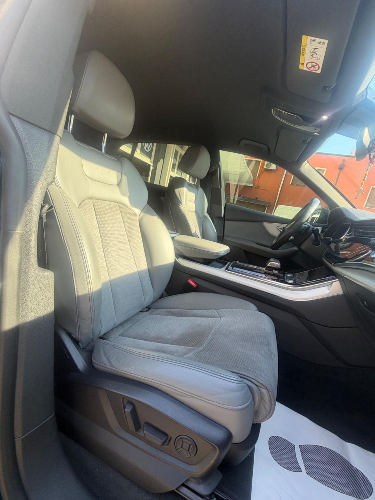 Audi Q8 55 TFSI quattro tiptronic Sport