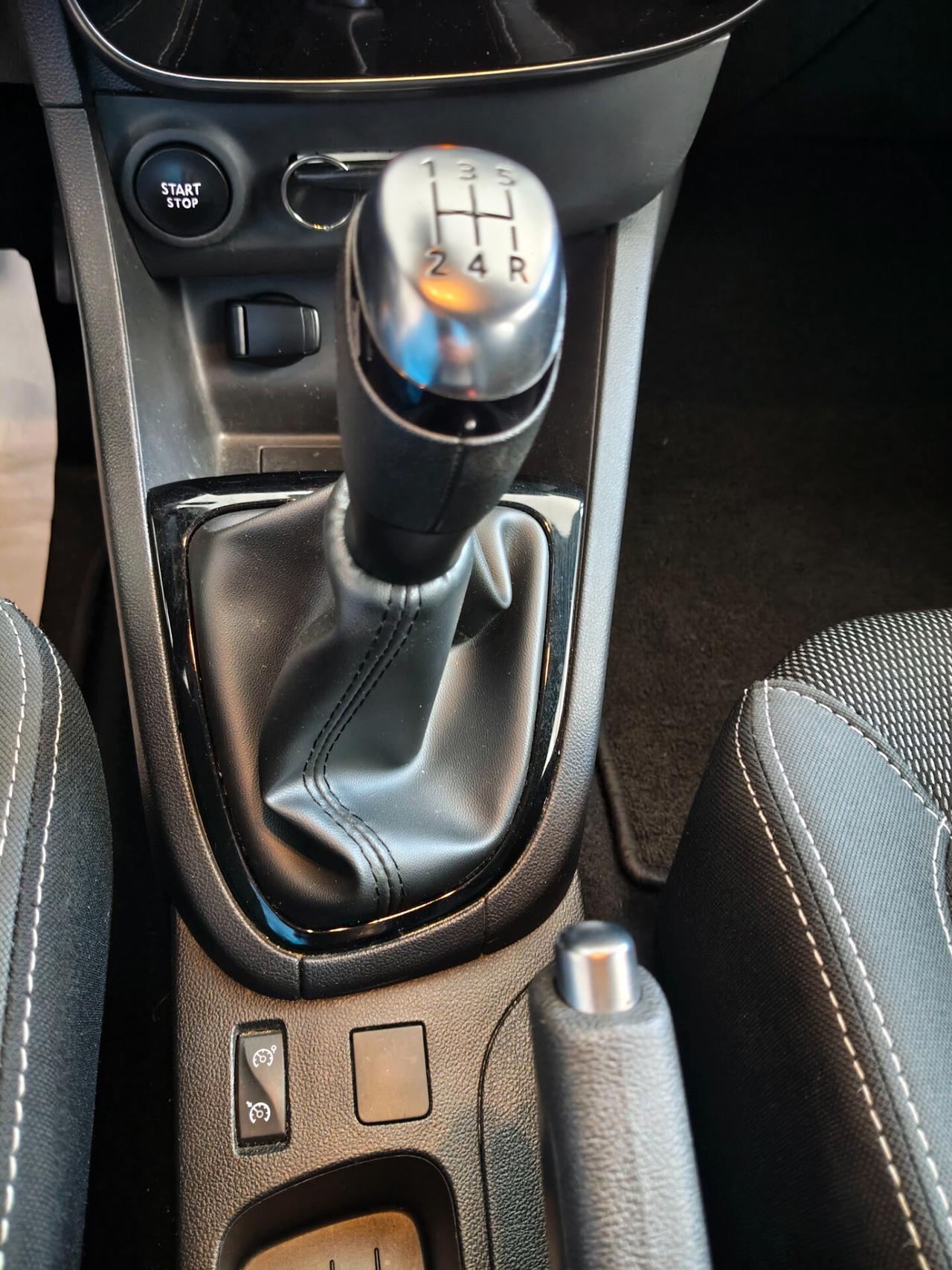 Renault Clio 1.2 75CV 5 porte Zen