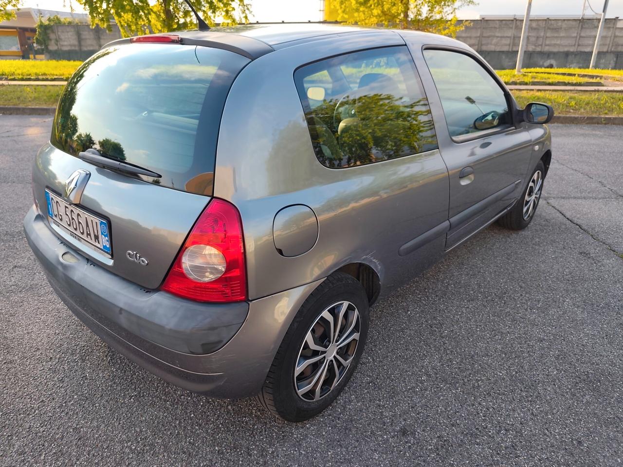 Renault Clio 1.2 16V Benz Dynamic