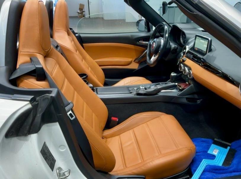 FIAT 124 SPIDER LUSSO 1.4 140CV AUTOMATICA 6 MARCE – NAVY PLUS – PELLE